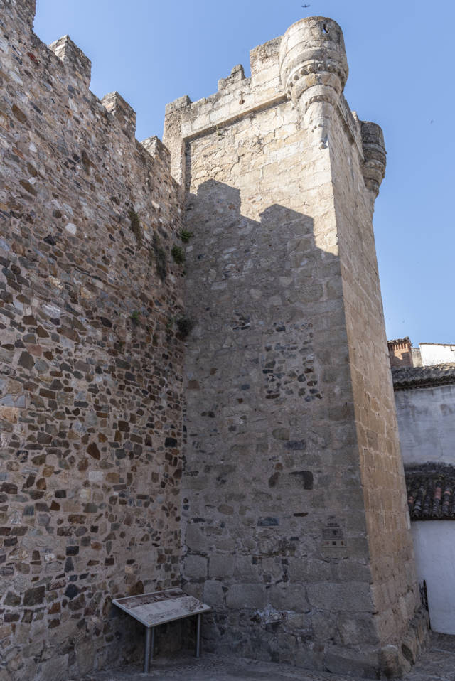 83 - Caceres - ciudad - Torre de los Pulpitos